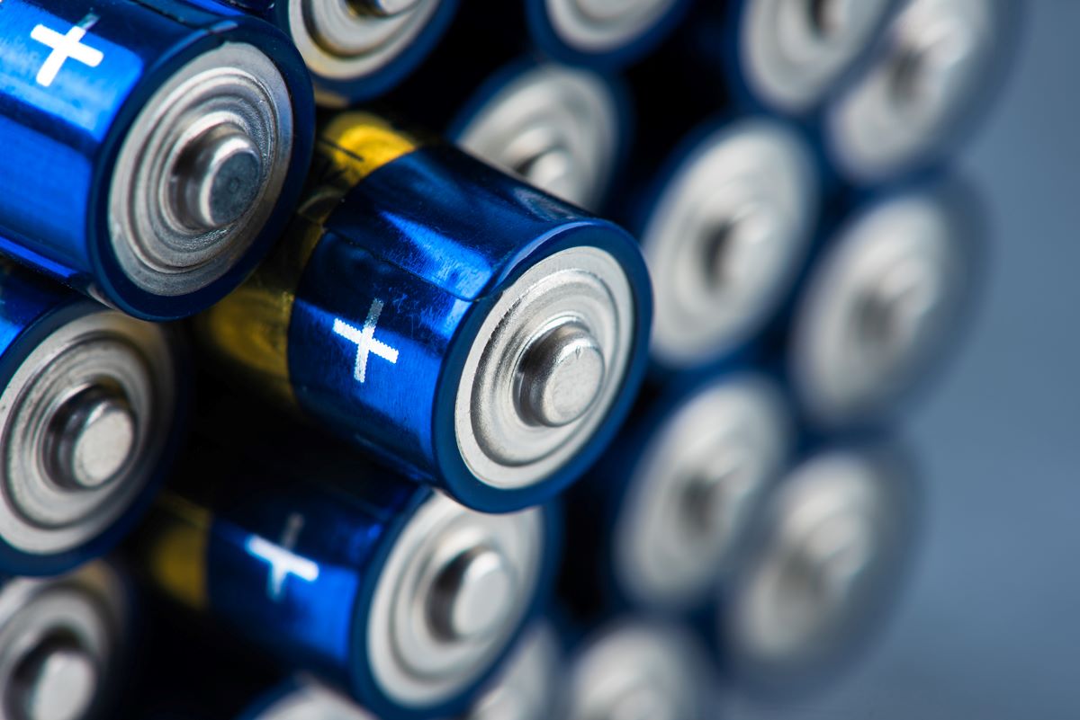Batterien, Akkus & Ladegeräte